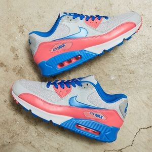 Nike Air Max 90 ‘Light Magnet/Hyper Cobalt/Hyper Pink’ men's 8.5/ women's 10
